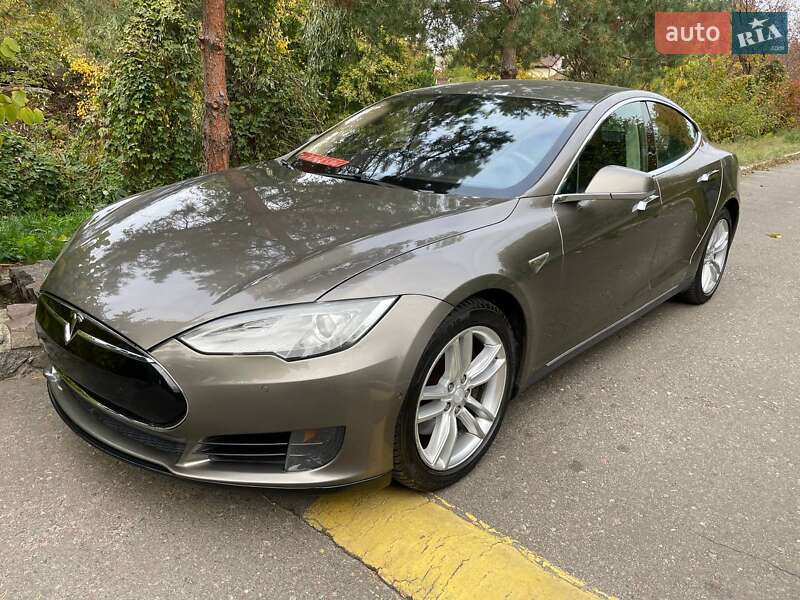 Ліфтбек Tesla Model S 2015 в Києві