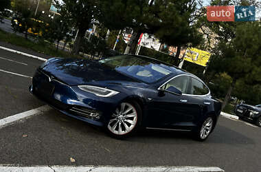 Ліфтбек Tesla Model S 2017 в  фото 2 Ліфтбек Tesla Model S 2017 в