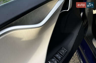 Ліфтбек Tesla Model S 2017 в  фото 15 Ліфтбек Tesla Model S 2017 в