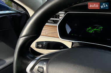 Ліфтбек Tesla Model S 2017 в  фото 22 Ліфтбек Tesla Model S 2017 в