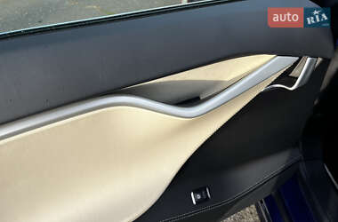 Ліфтбек Tesla Model S 2017 в  фото 33 Ліфтбек Tesla Model S 2017 в