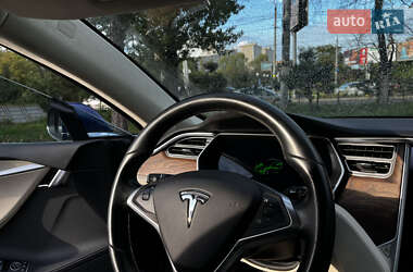Ліфтбек Tesla Model S 2017 в  фото 29 Ліфтбек Tesla Model S 2017 в