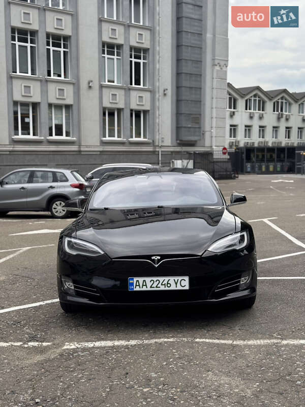 Лифтбек Tesla Model S 2020 в Киеве