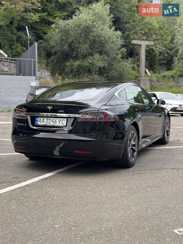 Лифтбек Tesla Model S 2020 в Киеве