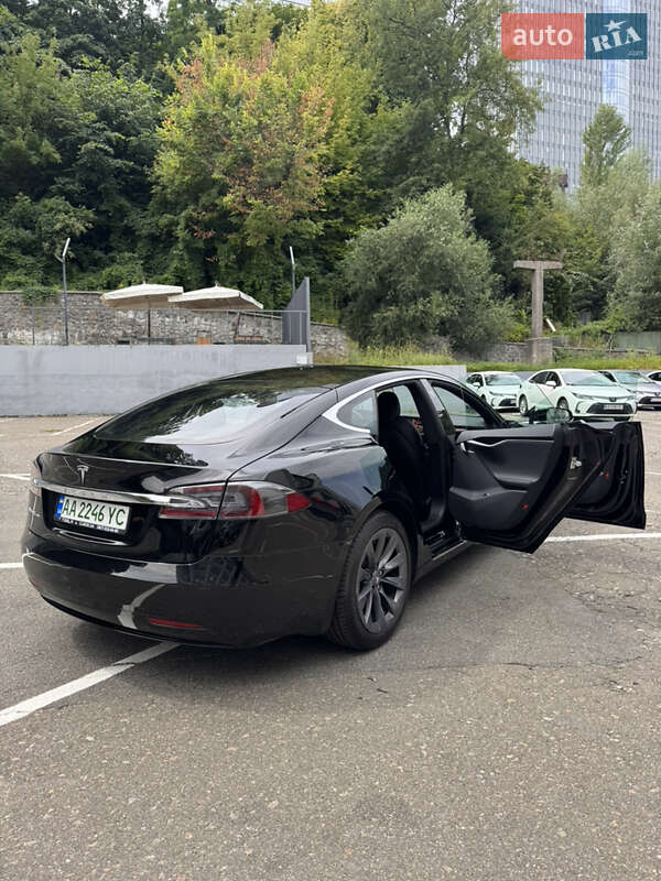 Лифтбек Tesla Model S 2020 в Киеве