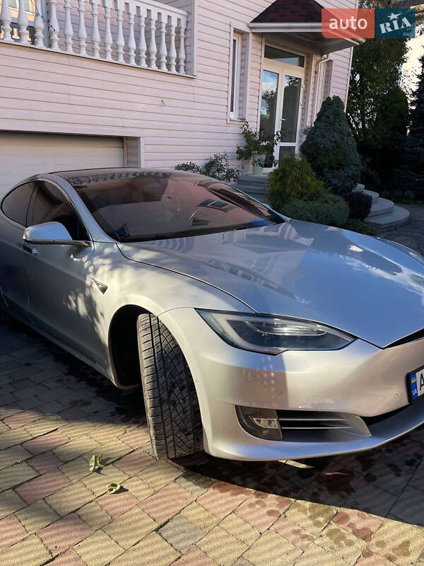 Лифтбек Tesla Model S 2018 в Ивано-Франковске