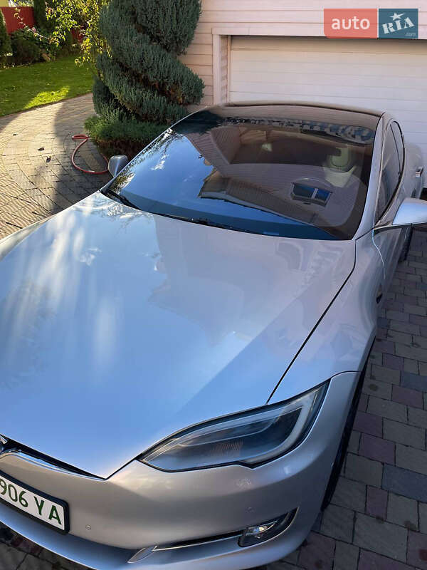 Лифтбек Tesla Model S 2018 в Ивано-Франковске