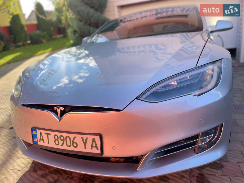 Лифтбек Tesla Model S 2018 в Ивано-Франковске