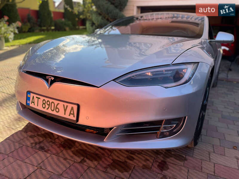 Лифтбек Tesla Model S 2018 в Ивано-Франковске