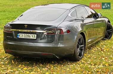 Ліфтбек Tesla Model S 2015 в 