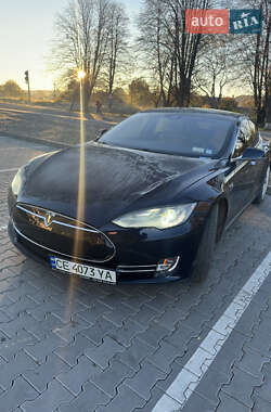 Ліфтбек Tesla Model S 2015 в Чернівцях