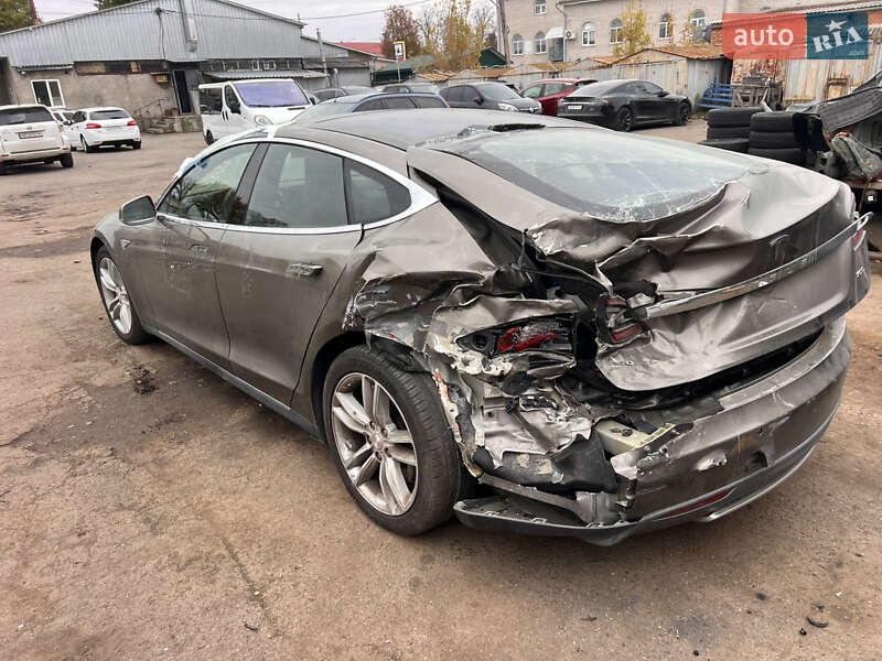 Ліфтбек Tesla Model S 2016 в Вінниці фото 3 Ліфтбек Tesla Model S 2016 в Вінниці