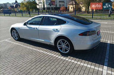 Лифтбек Tesla Model S 2015 в 