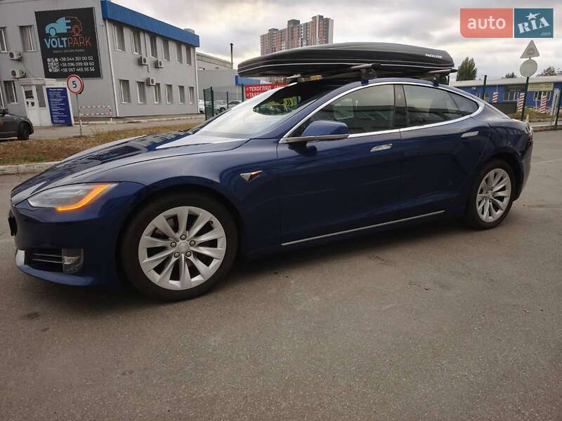Лифтбек Tesla Model S 2017 в Киеве