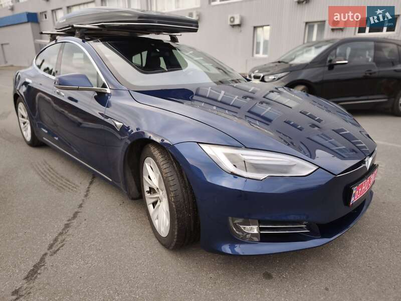 Лифтбек Tesla Model S 2017 в Киеве