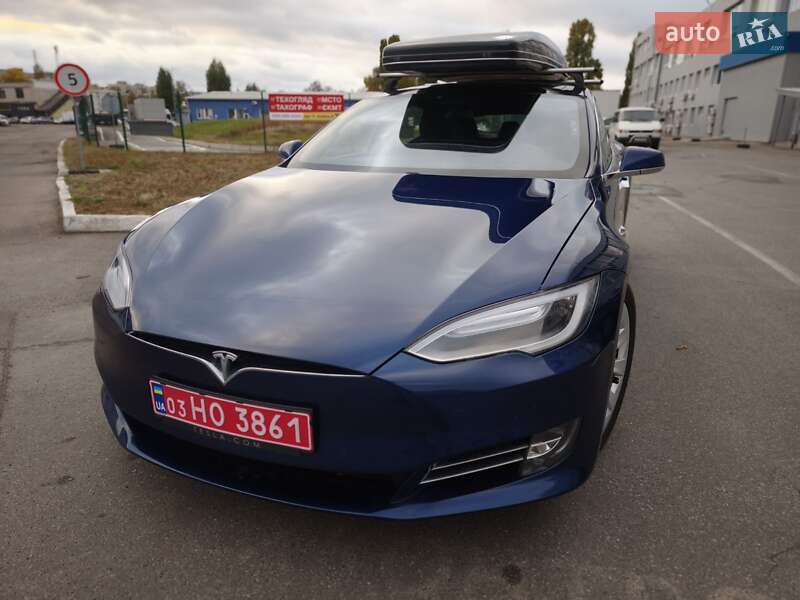 Лифтбек Tesla Model S 2017 в Киеве
