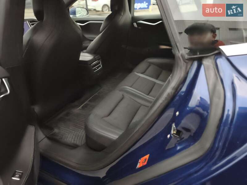 Лифтбек Tesla Model S 2017 в Киеве