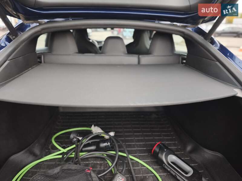 Лифтбек Tesla Model S 2017 в Киеве