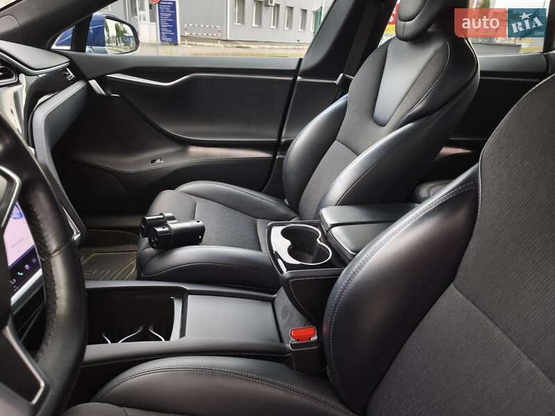 Лифтбек Tesla Model S 2017 в Киеве