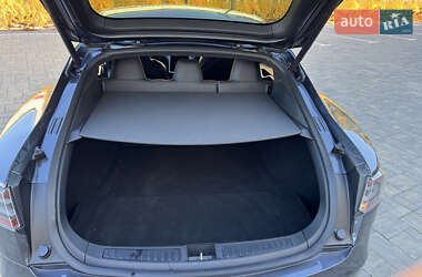 Лифтбек Tesla Model S 2017 в 