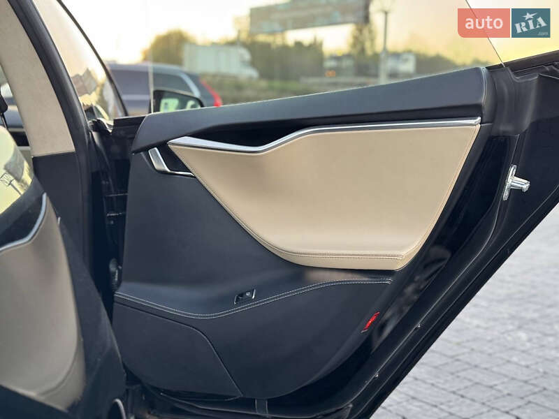 Ліфтбек Tesla Model S 2014 в Львові фото 27 Ліфтбек Tesla Model S 2014 в Львові