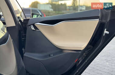 Лифтбек Tesla Model S 2014 в 