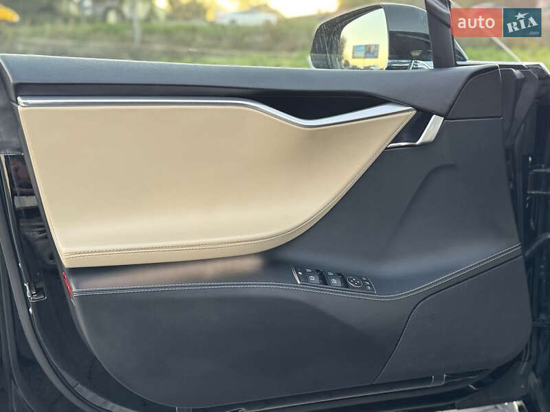 Ліфтбек Tesla Model S 2014 в Львові фото 29 Ліфтбек Tesla Model S 2014 в Львові