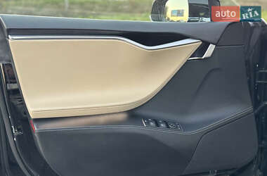 Лифтбек Tesla Model S 2014 в 