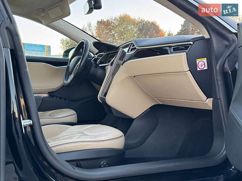 Ліфтбек Tesla Model S 2014 в Львові фото 45 Ліфтбек Tesla Model S 2014 в Львові