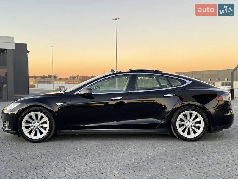 Ліфтбек Tesla Model S 2014 в Львові фото 63 Ліфтбек Tesla Model S 2014 в Львові
