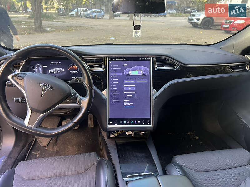 Лифтбек Tesla Model S 2017 в Днепре