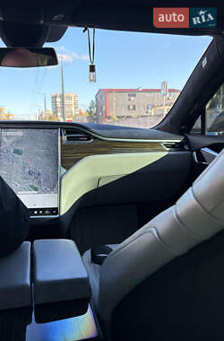 Ліфтбек Tesla Model S 2015 в  фото 5 Ліфтбек Tesla Model S 2015 в