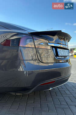 Ліфтбек Tesla Model S 2015 в  фото 13 Ліфтбек Tesla Model S 2015 в