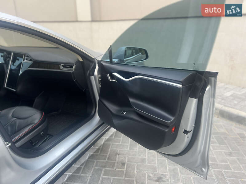 Ліфтбек Tesla Model S 2013 в Одесі