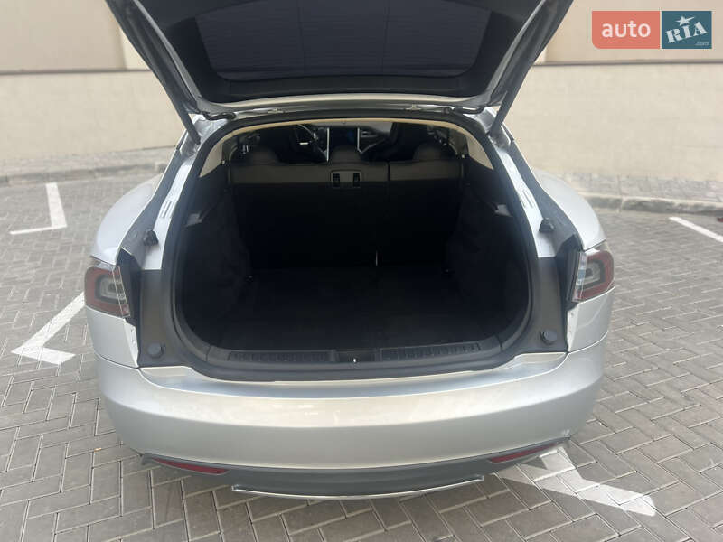 Ліфтбек Tesla Model S 2013 в Одесі