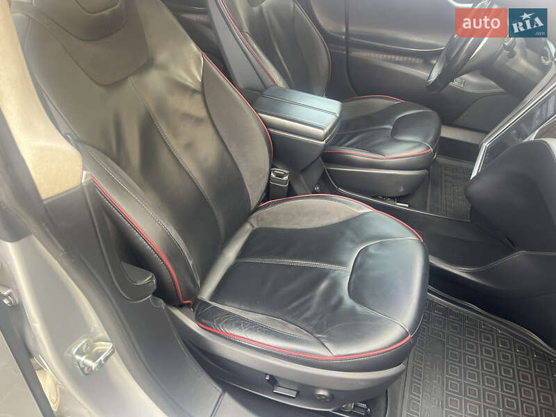 Ліфтбек Tesla Model S 2013 в Одесі