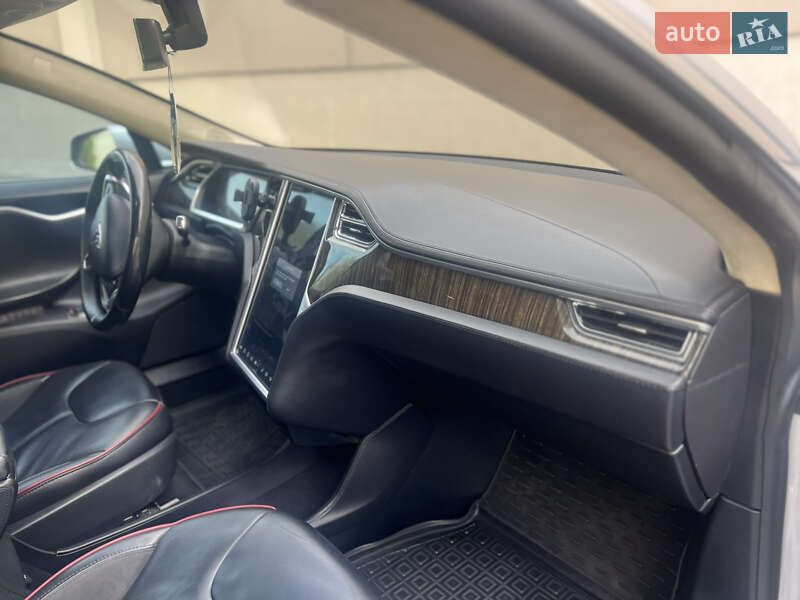 Ліфтбек Tesla Model S 2013 в Одесі