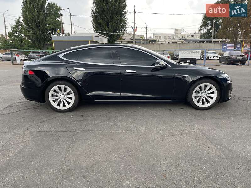 Ліфтбек Tesla Model S 2016 в Києві фото 24 Ліфтбек Tesla Model S 2016 в Києві