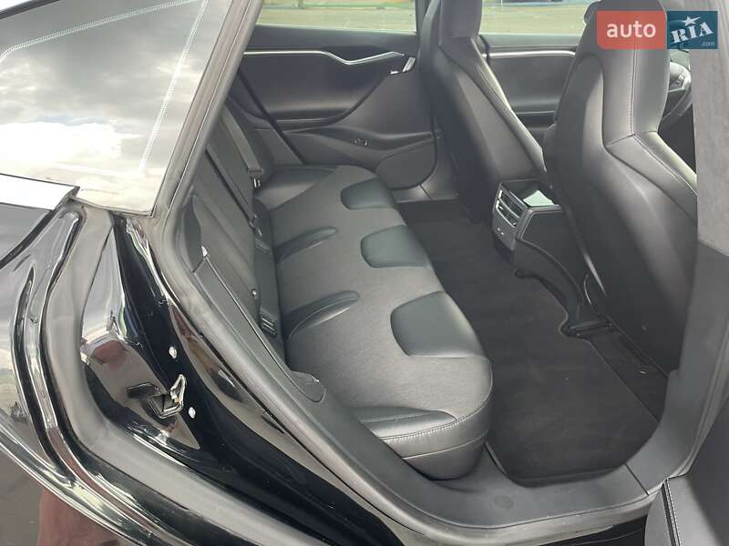 Ліфтбек Tesla Model S 2016 в Києві фото 30 Ліфтбек Tesla Model S 2016 в Києві
