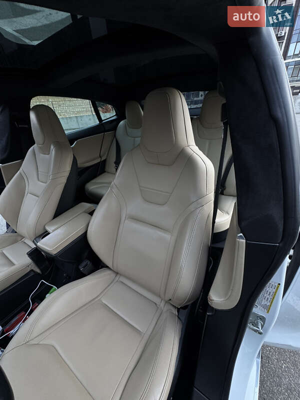 Лифтбек Tesla Model S 2015 в Киеве фото 11 Лифтбек Tesla Model S 2015 в Киеве