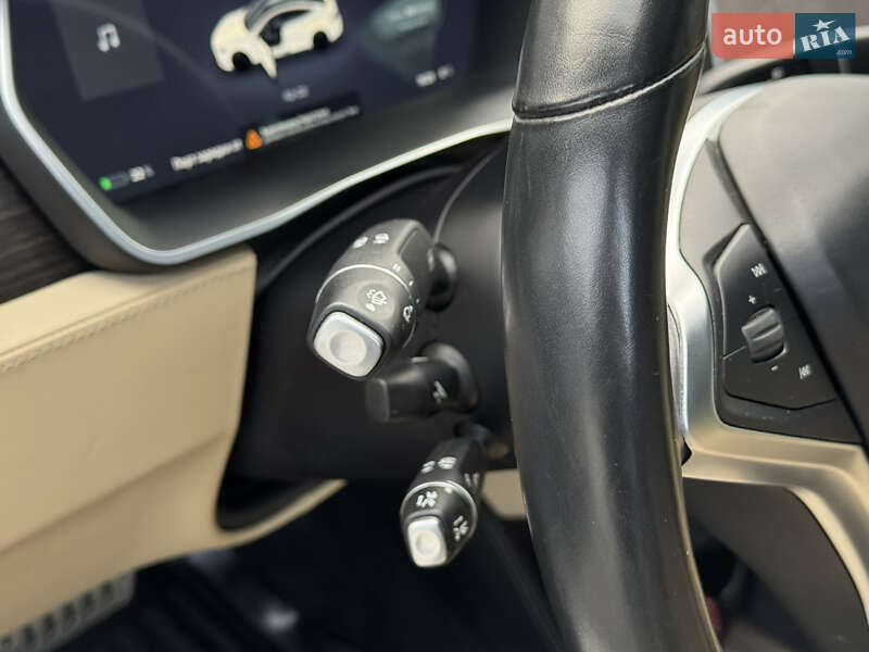 Лифтбек Tesla Model S 2015 в Киеве фото 17 Лифтбек Tesla Model S 2015 в Киеве