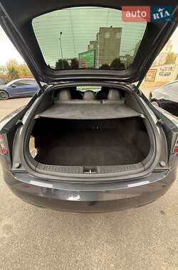 Лифтбек Tesla Model S 2018 в Виннице