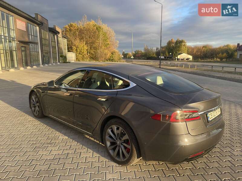 Ліфтбек Tesla Model S 2017 в  фото Ліфтбек Tesla Model S 2017 в