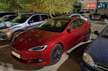 Ліфтбек Tesla Model S 2017 в Чернівцях