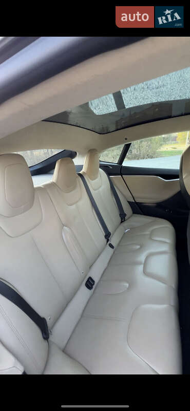 Ліфтбек Tesla Model S 2017 в Чернівцях фото 5 Ліфтбек Tesla Model S 2017 в Чернівцях
