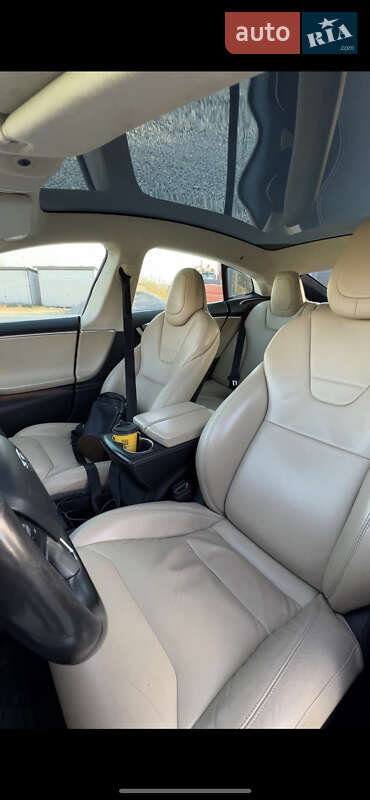 Ліфтбек Tesla Model S 2017 в Чернівцях фото 6 Ліфтбек Tesla Model S 2017 в Чернівцях