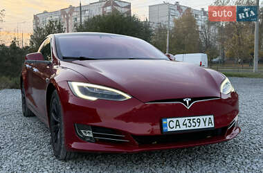 Лифтбек Tesla Model S 2017 в Черновцах