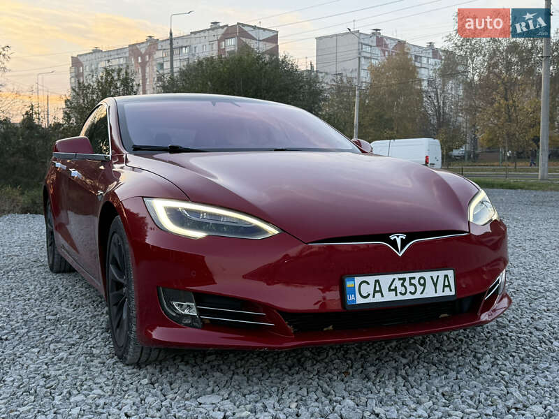 Ліфтбек Tesla Model S 2017 в Чернівцях фото 14 Ліфтбек Tesla Model S 2017 в Чернівцях