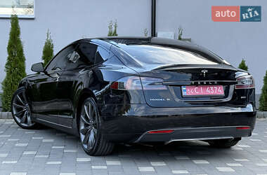 Ліфтбек Tesla Model S 2015 в  фото 19 Ліфтбек Tesla Model S 2015 в