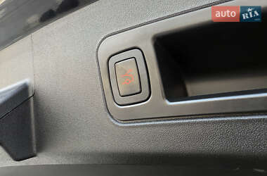 Ліфтбек Tesla Model S 2015 в  фото 39 Ліфтбек Tesla Model S 2015 в